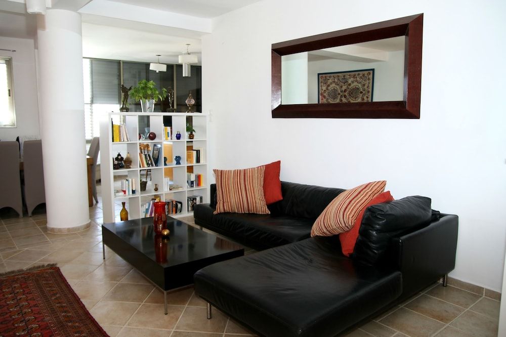 Bograshov Penthouse steps from the beach 1 Bograshov Penthouse steps from the beach 1