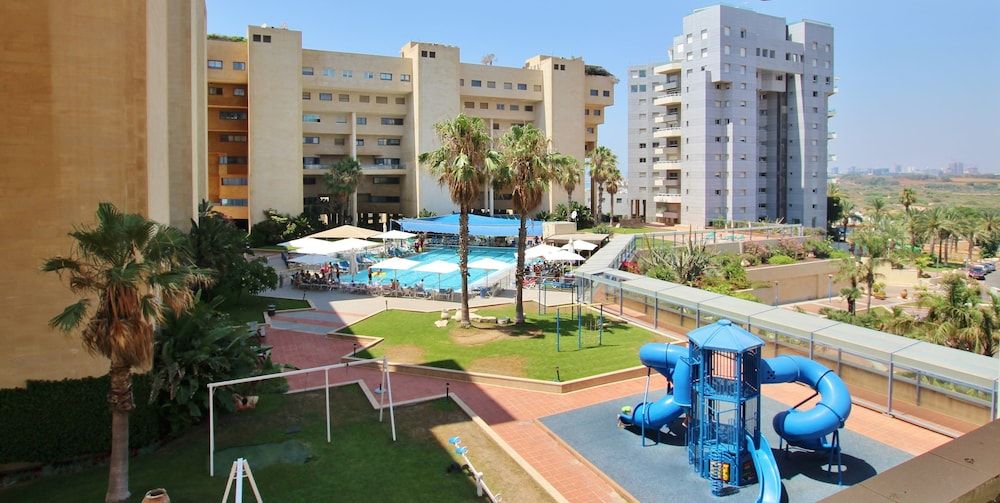 Luxurious Sea View 3BR Pool Spa and Gym 1