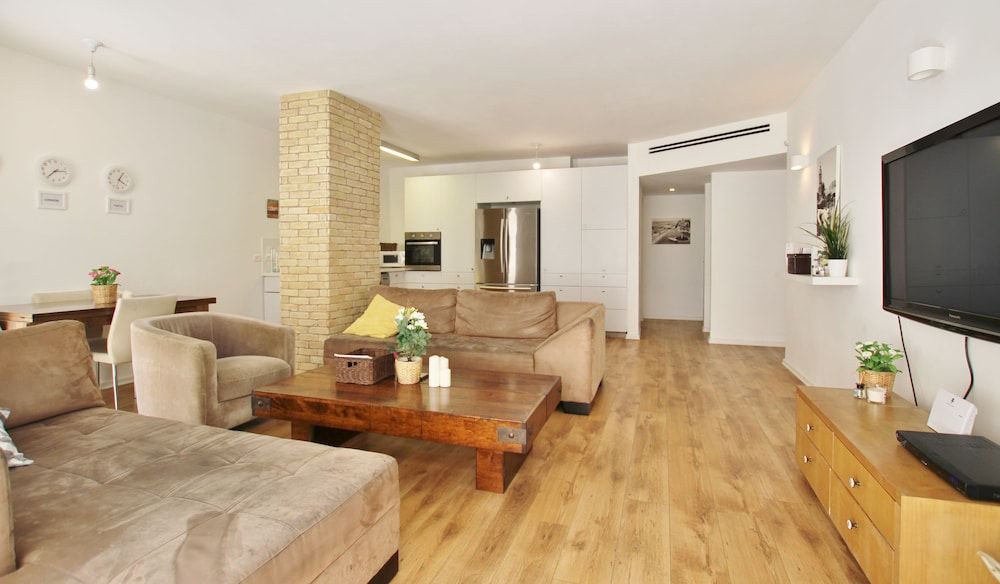 Amazing 3BR Garden Apt near Gordon Beach 3