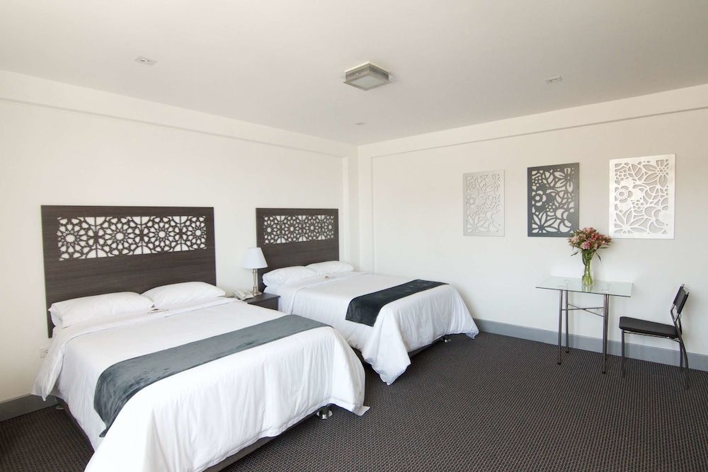 SureStay Plus Hotel by Best Western Tierra Sur Colonial 3