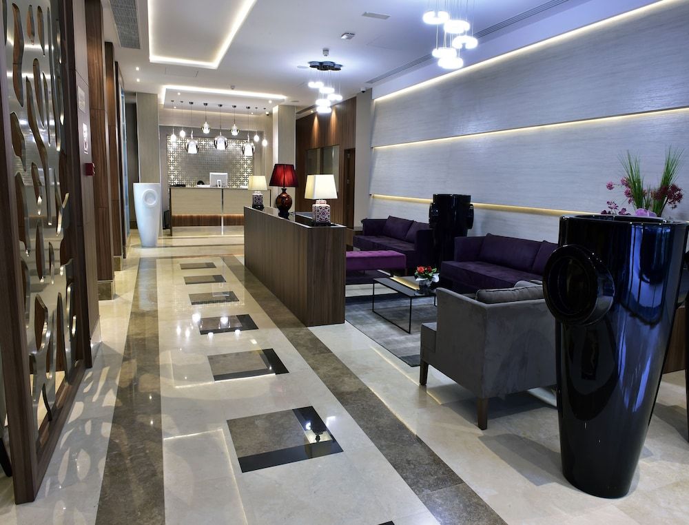 Lamaraz Arts Hotel 3