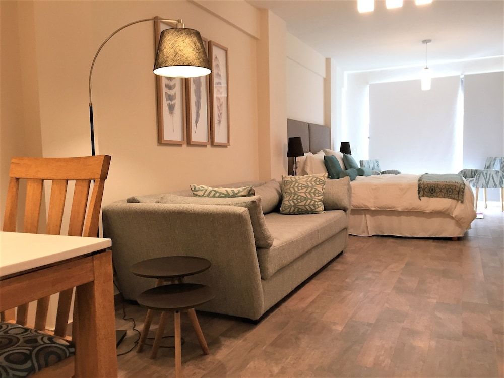 Urbana Suites & Studios 440 3