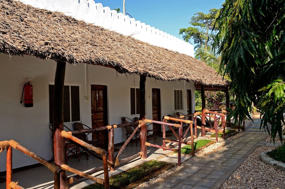 Amaan Beach Bungalows 3
