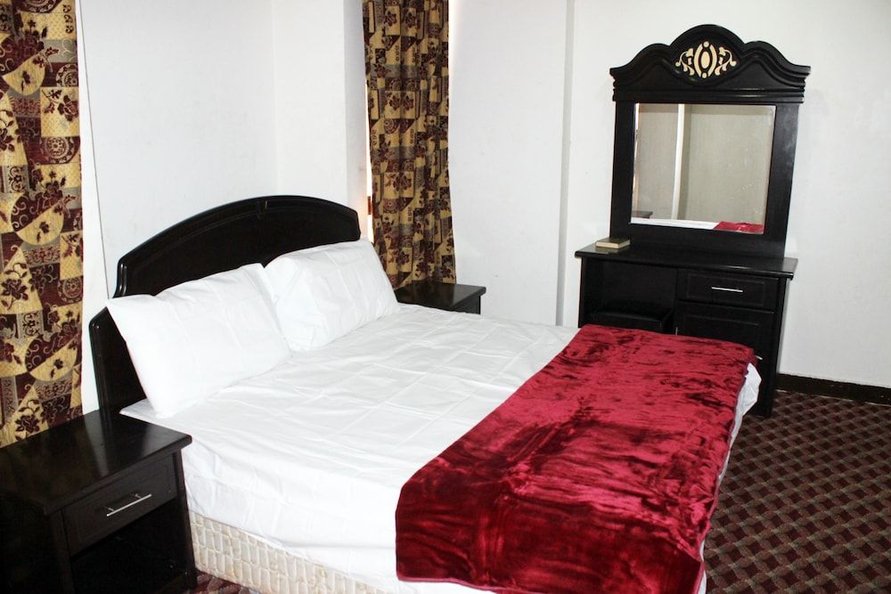 Al Eairy Furnished Apartments Qassim 2