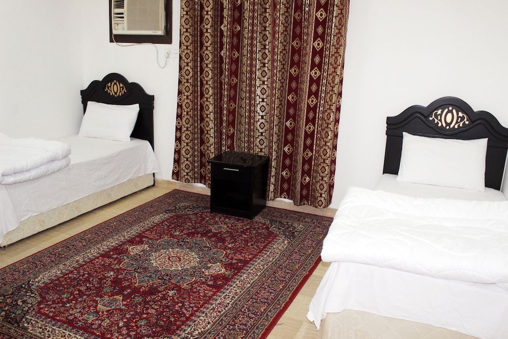 Al Eairy Furnished Apartments Qassim 2 3