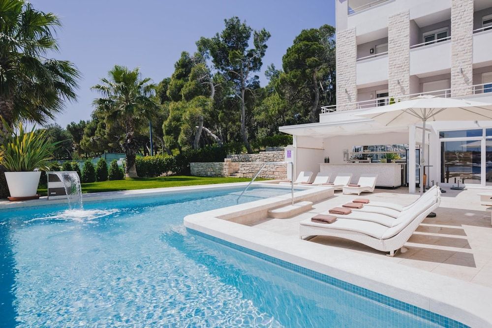 Ribarska Koliba Resort 4 estrellas en Pula