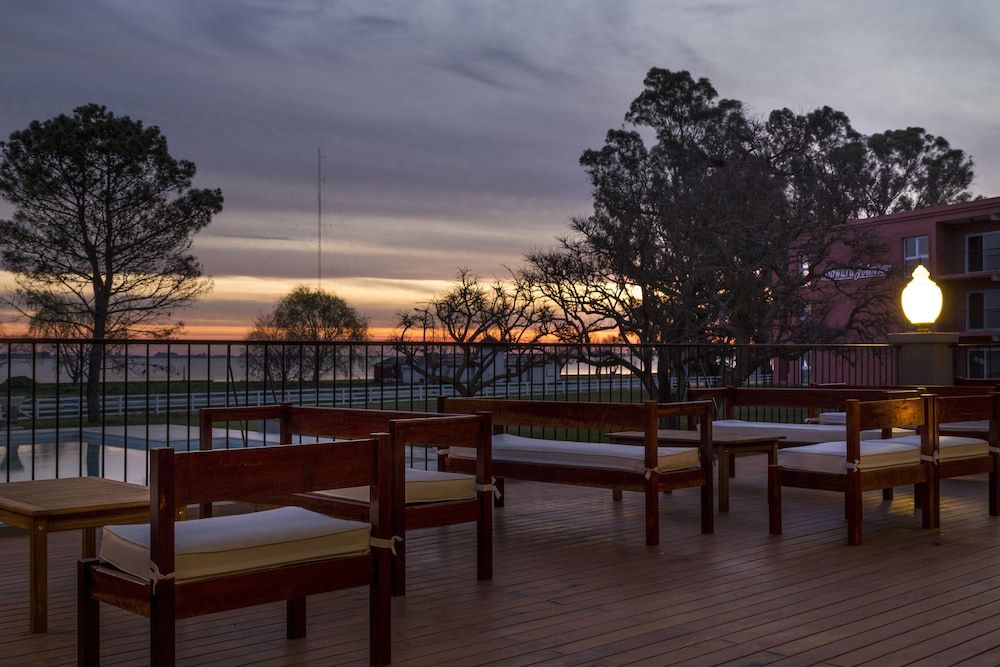 Howard Johnson Chascomus 4 estrelas em Chascomús