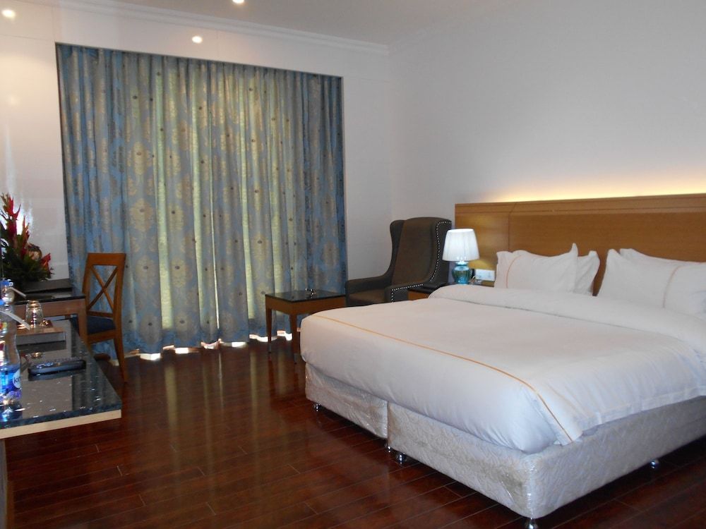 La Marvella - A Sarovar Premiere Hotel 3