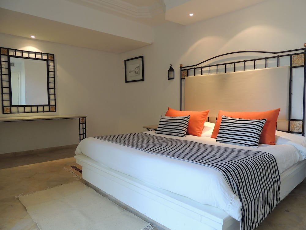 Suites Hotel Les charmilles & Spa 3