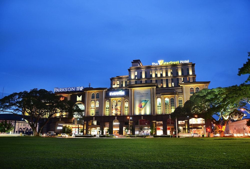 The Waterfront Hotel 1