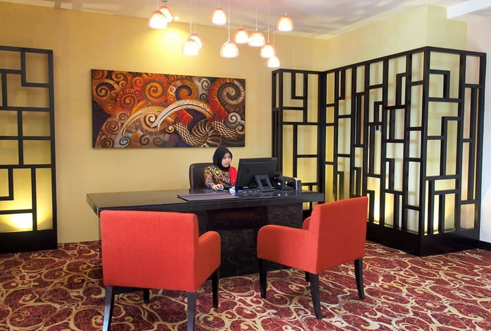 The Waterfront Hotel 3