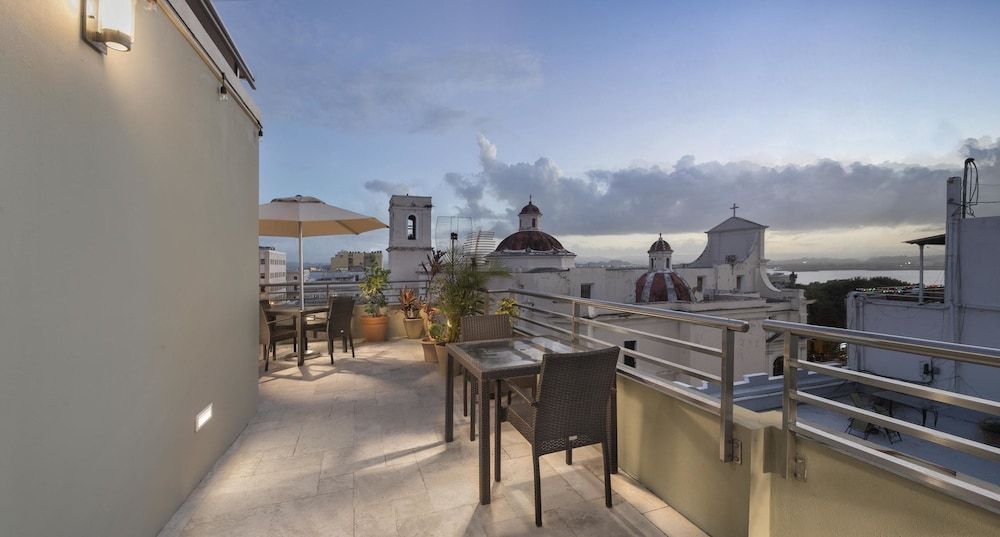 Decanter Hotel 1