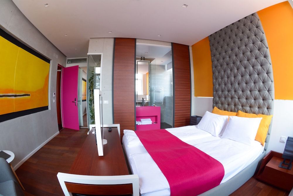 Boutique Rooms 3