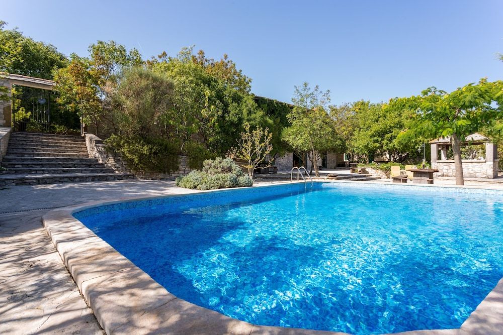 Nono Ban Resort 4 étoiles à Pučišća