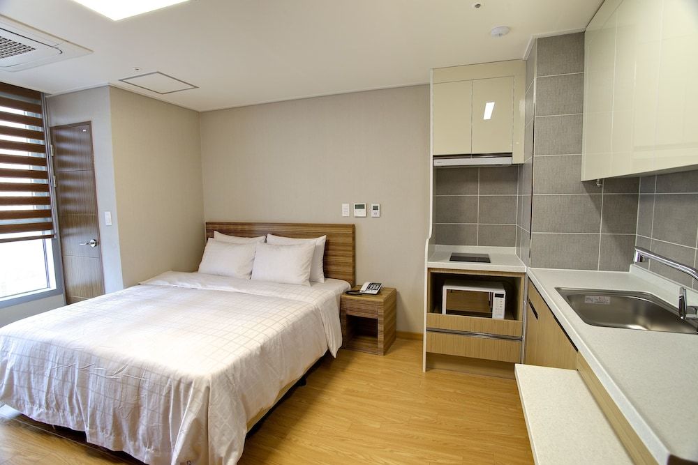 The Class 300 Condo 3