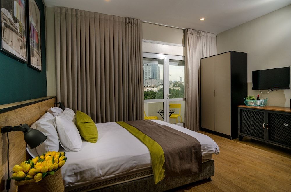 The White House Hotel at Dizengoff Square 1