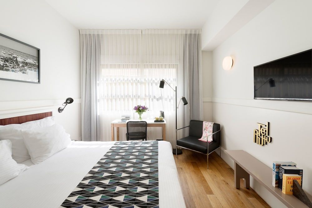 Lily & Bloom Hotel 1