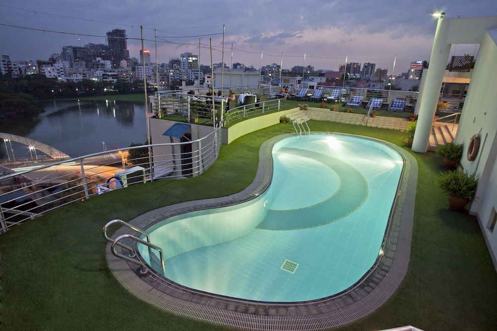 Lakeshore Hotel & Apartments 1