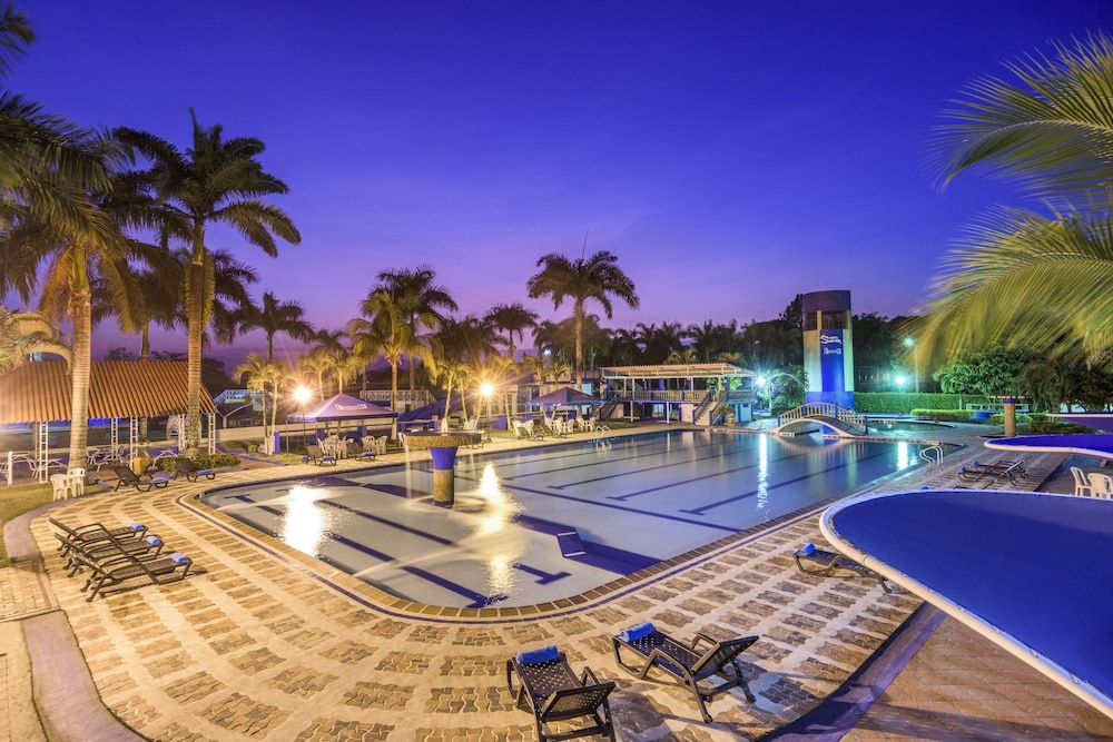 Hotel y Centro Vacacional Sunrise 1