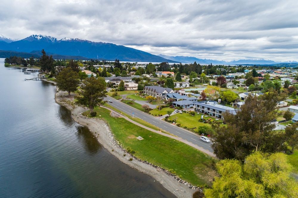 Lakeside Motel and Apartments - Te Anau
