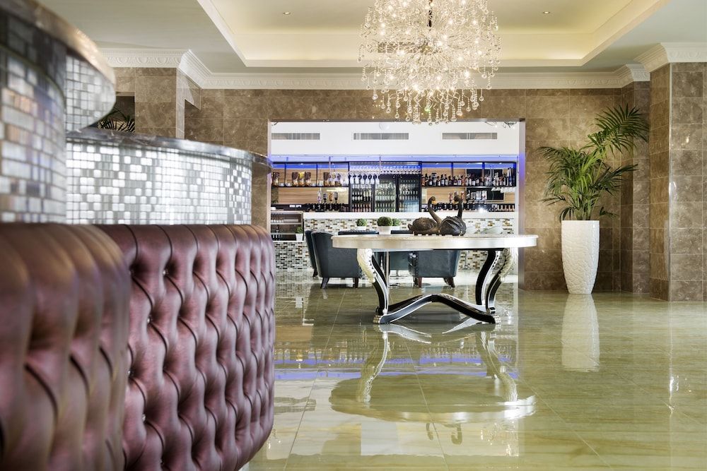 International on the Water Hotel 3