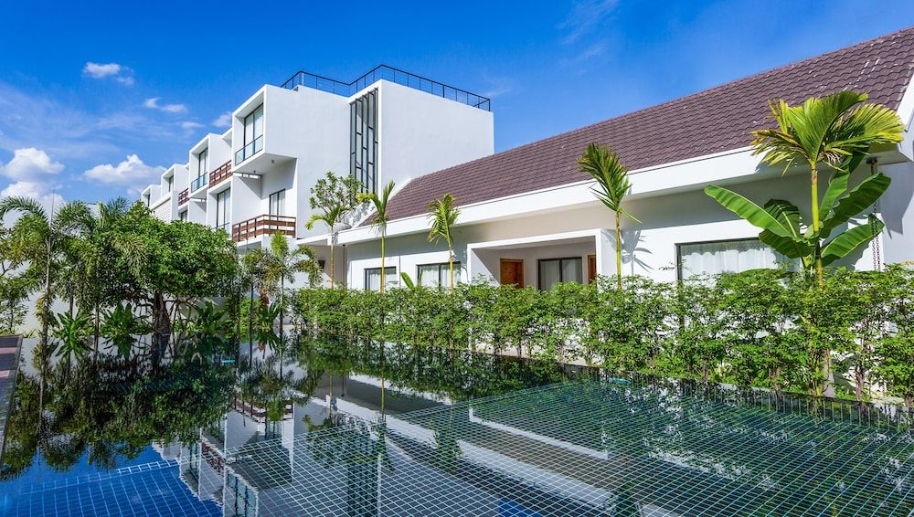 Lynnaya Urban River Resort 1