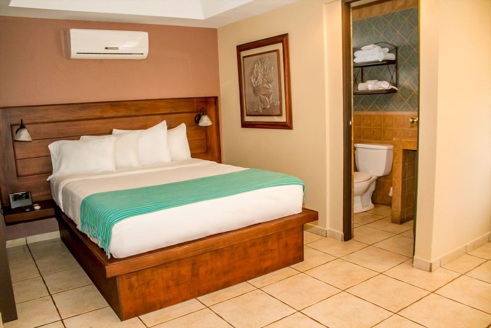 La Riviera Hotel Bed and Breakfast 3