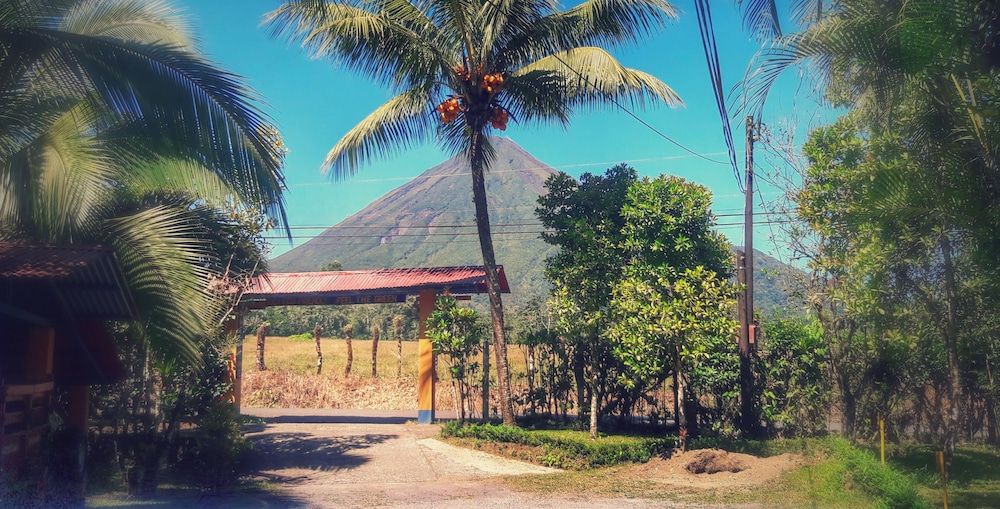 CERRO CHATO ECOLODGE