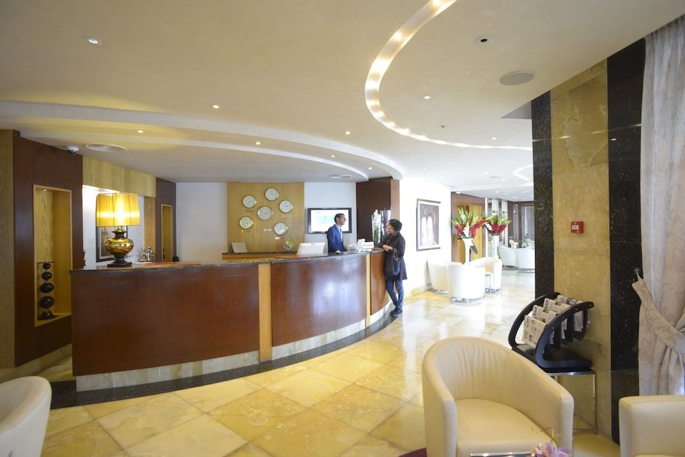 The Penthouse Suites Hotel 2