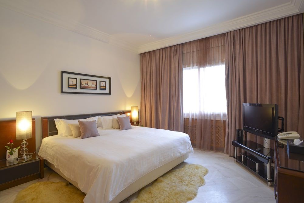 The Penthouse Suites Hotel 3