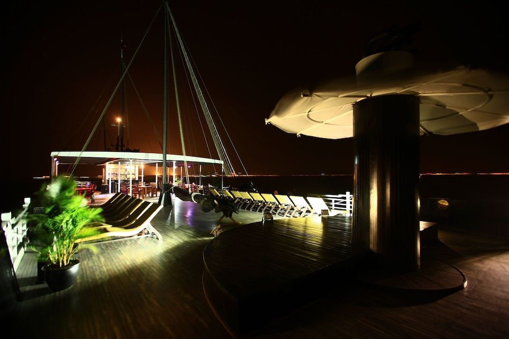 Pelican Halong Cruise 2