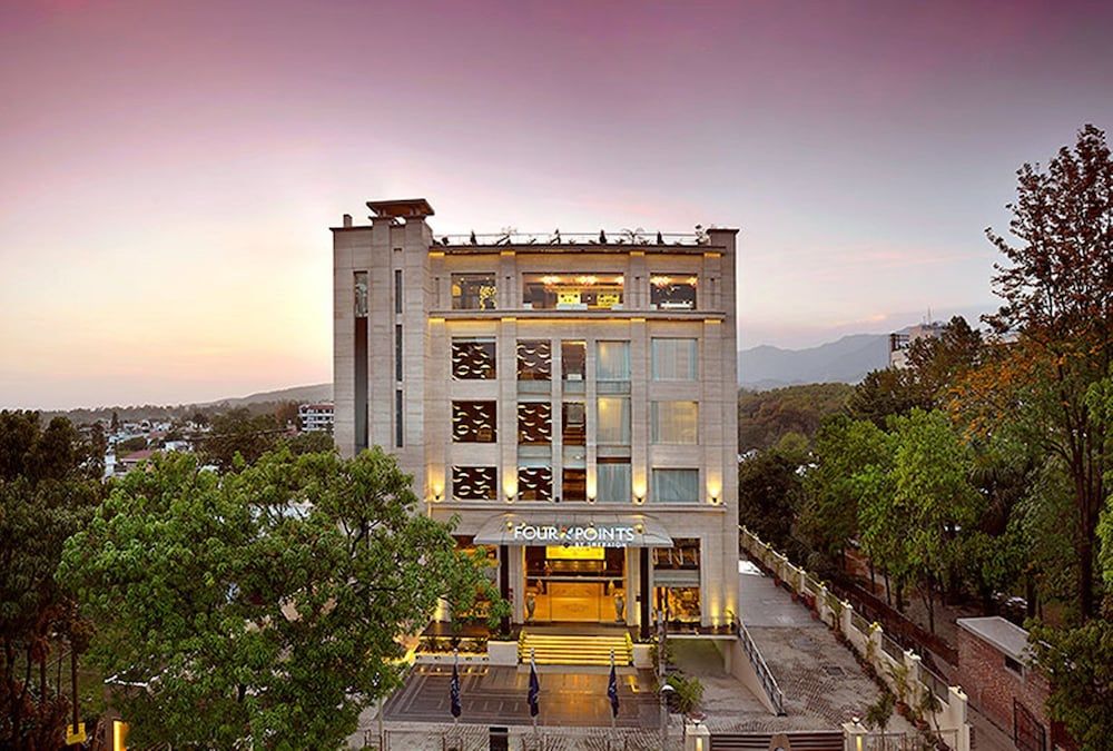 Four Points by Sheraton Dehradun 5 estrellas en Dehradun