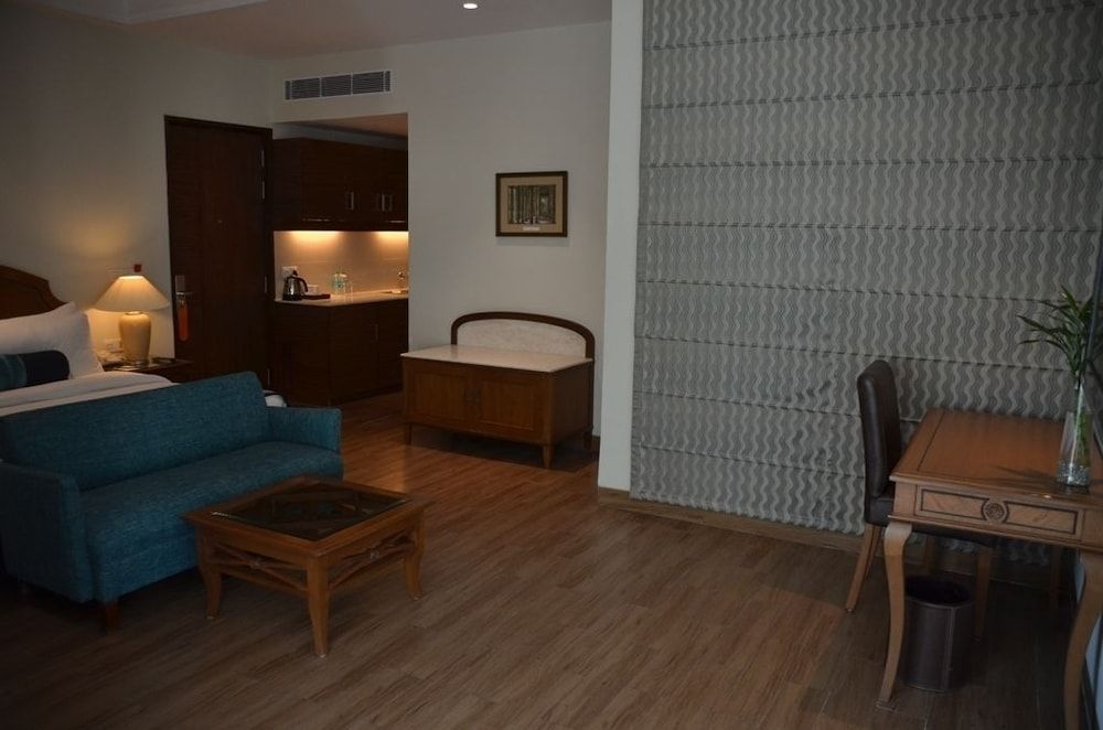 The Lalit Traveller Jaipur 2