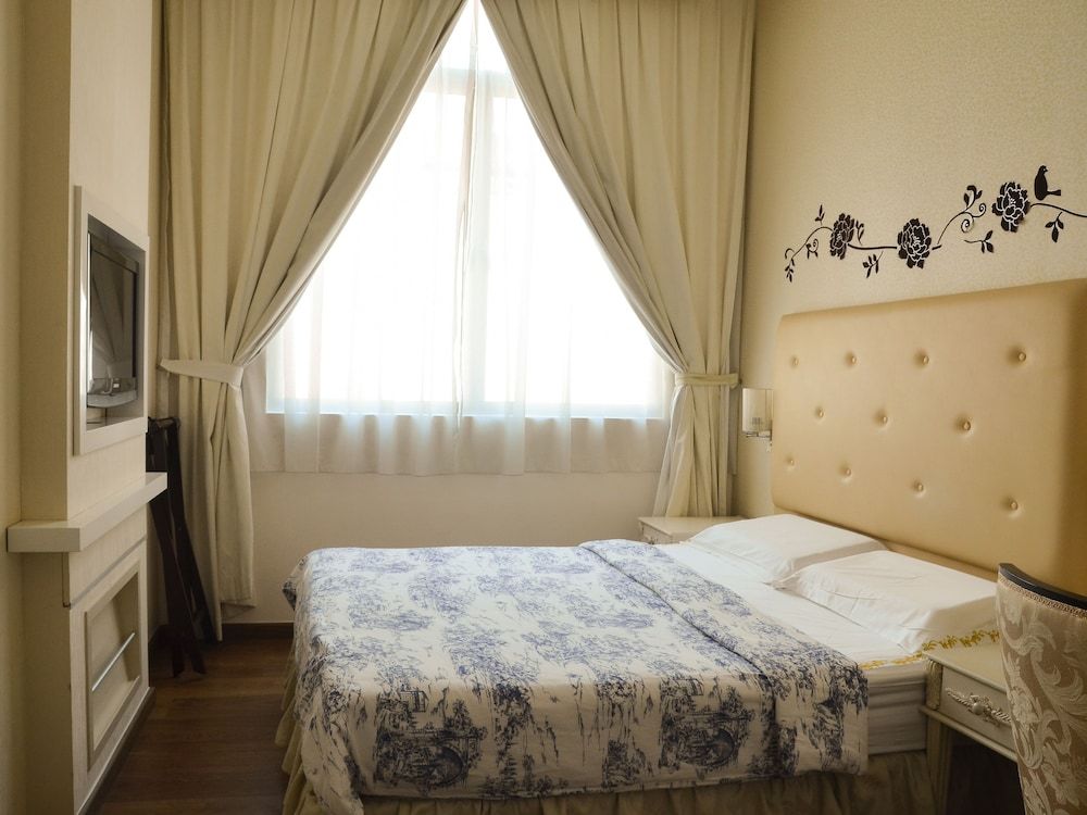 Jayleen 1918 Hotel 3