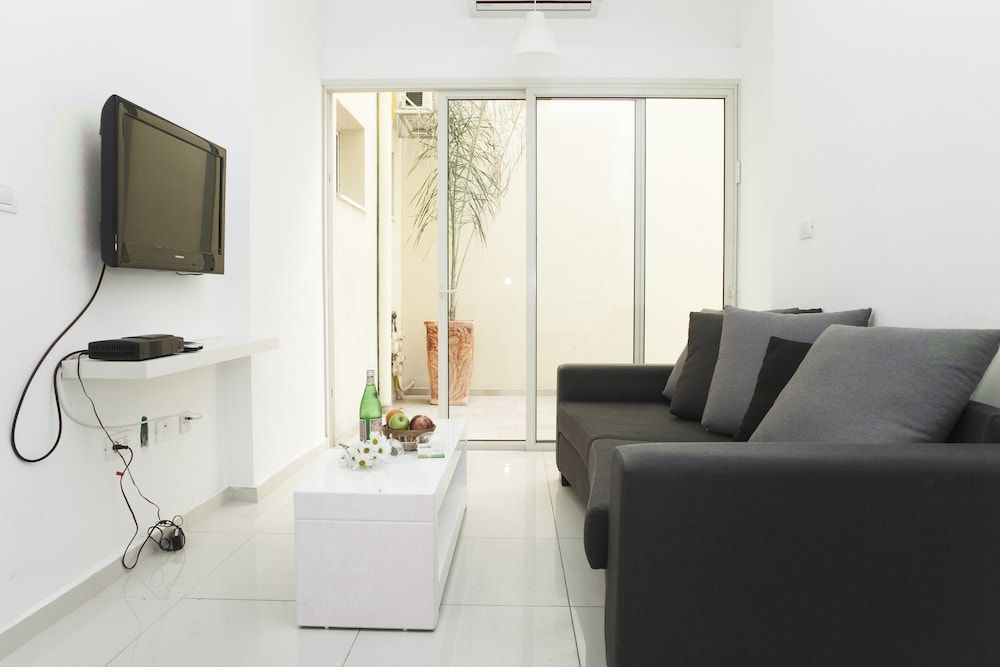 Kerem Hateiminim Apartments 1