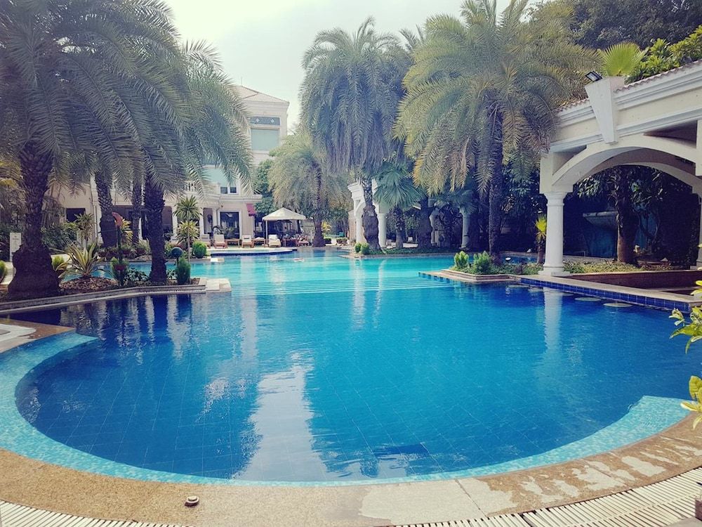 The Palms - Town & Country Club 1