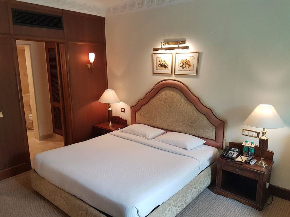 The Palms - Town & Country Club 2