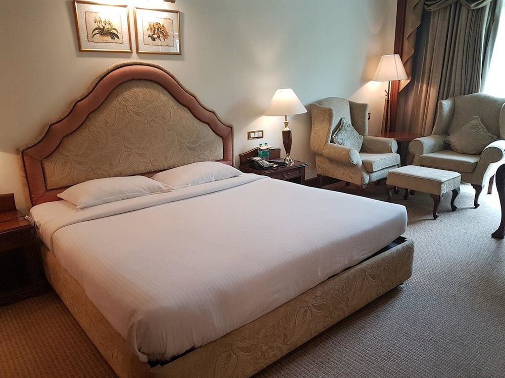 The Palms - Town & Country Club 3
