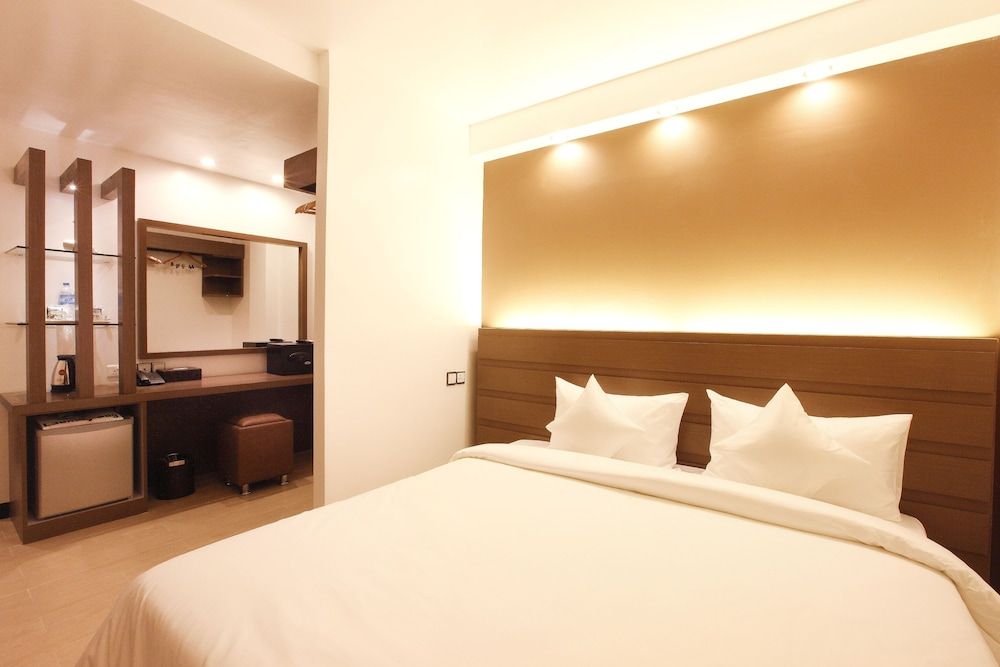 Clover City Center Plus 1