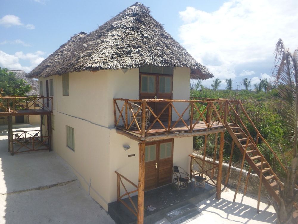 Zanzest Beach Bungalows 3
