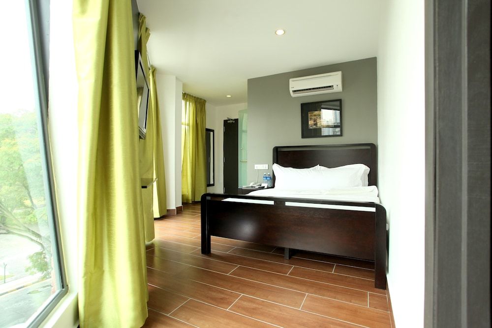 Crossroads Hotel 3