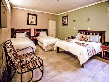 The Russel Guesthouse 3