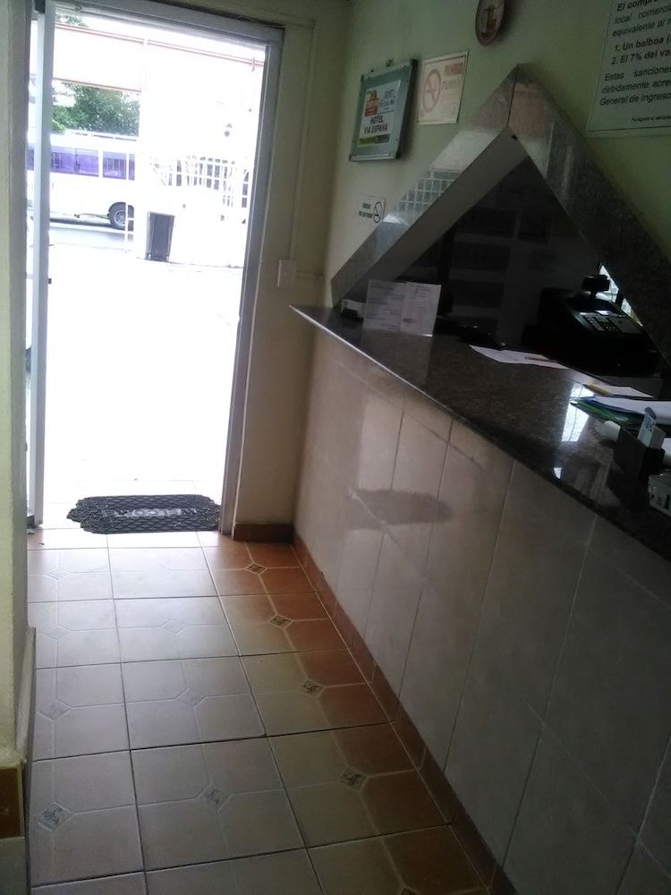 Express Inn Panama International Airport Hostel 2