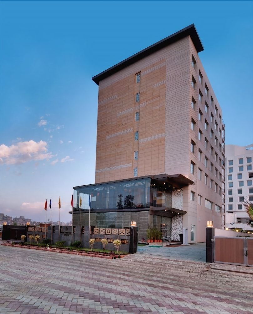 The Golden Palms Hotel & Spa Delhi 1
