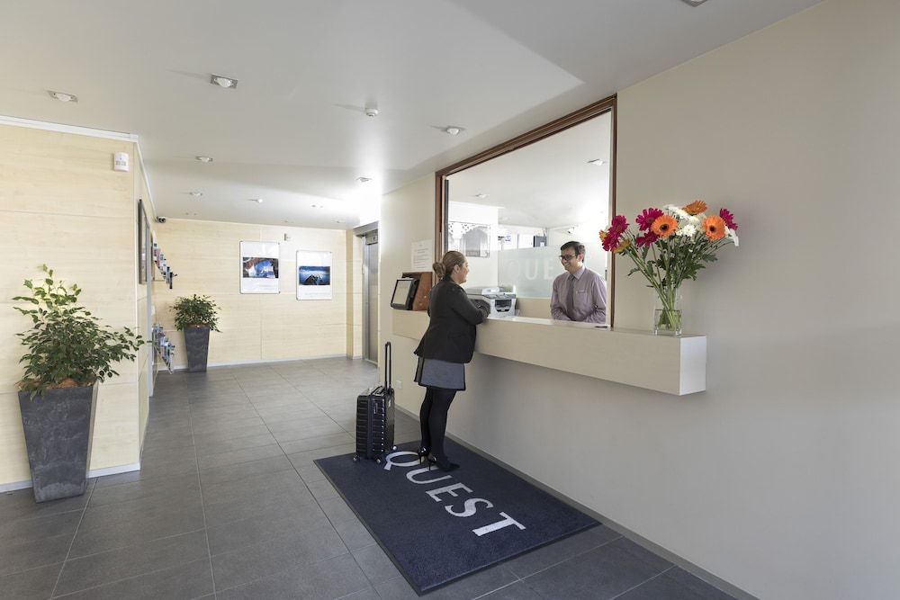 Quest Ponsonby 2