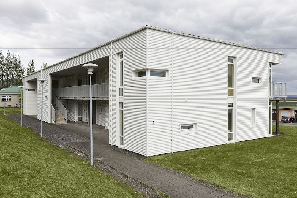 Golden Circle Apartments 3