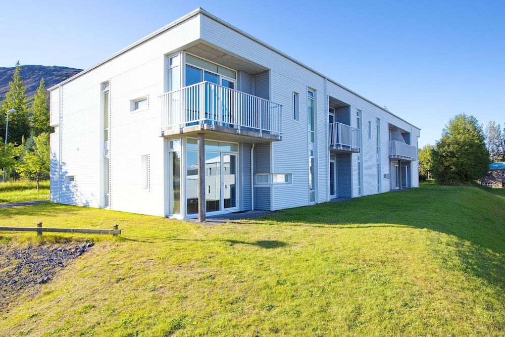 Golden Circle Apartments