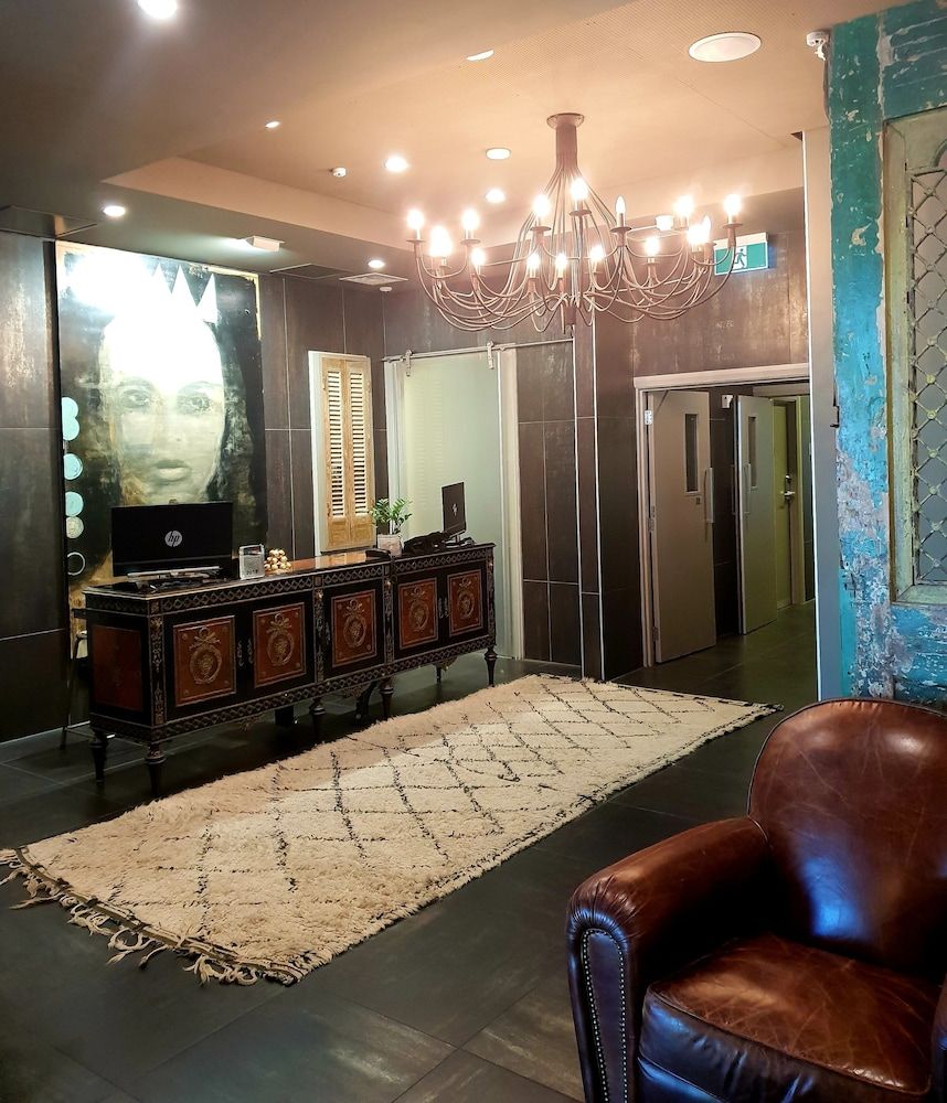 King and Queen Hotel Suites 3