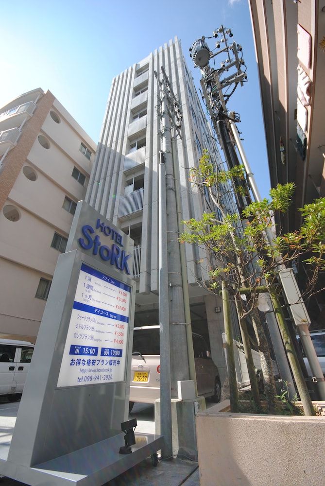 Hotel StoRK 2 estrelas em Naha