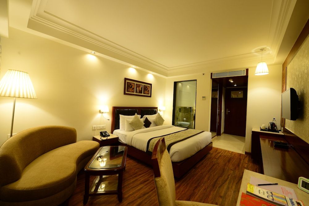 Hotel Regent Grand 3